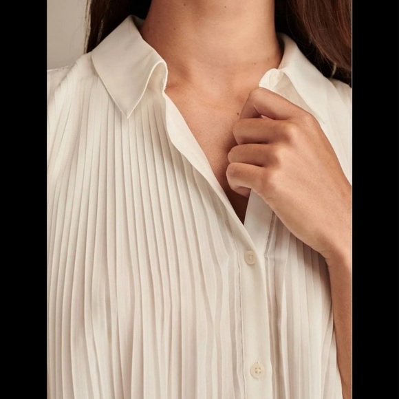 Sleeveless White Blouse - Picture 4 of 6